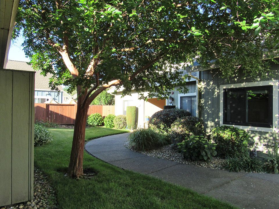 1st image of 841 W 2nd St