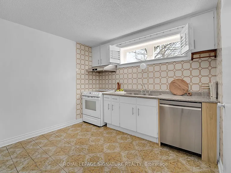 49 Sylvadene Pkwy #LOWER — Photo 6