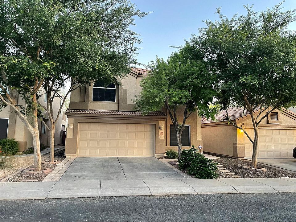 1st image of 3039 E Pontiac Dr