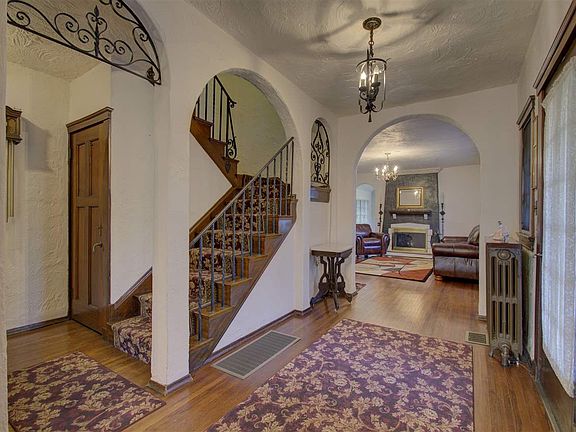 5th image of 1105 Park Dr