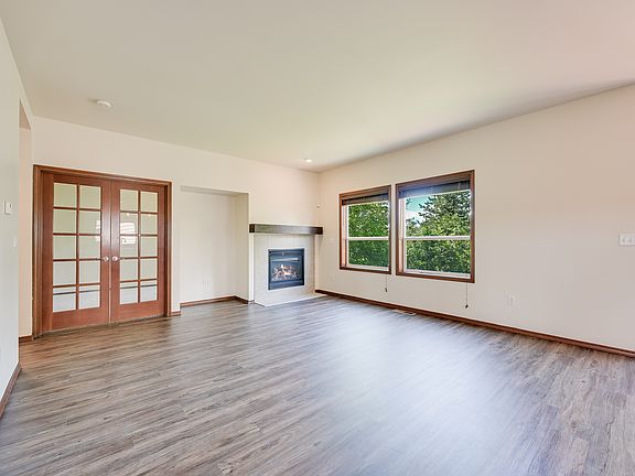 4th image of 8409 68th Pl NE