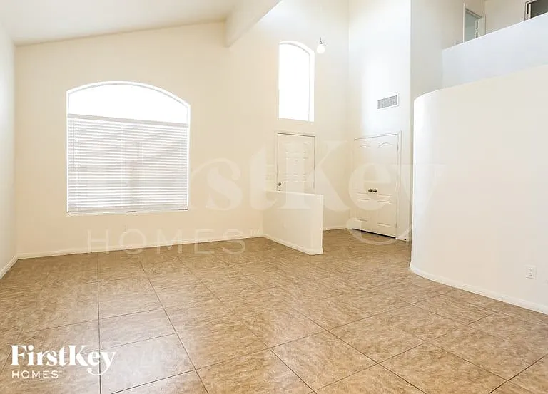 4333 Matinee Ave — Photo 2