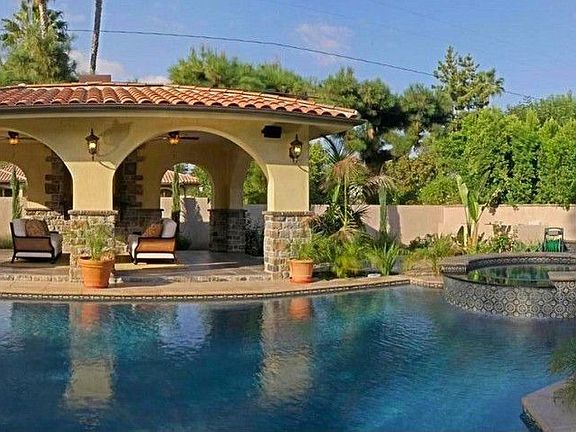 3rd image of 18611 Tarzana Dr
