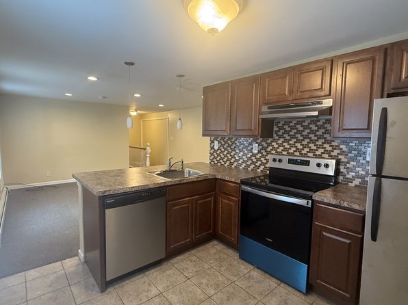 70-72 Center St APT 72B