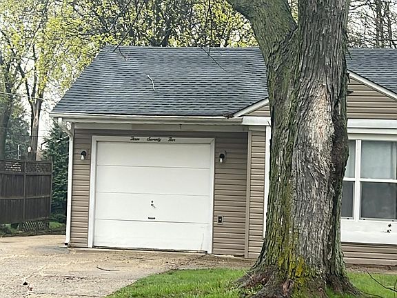 2nd image of 375 Douglas Rd