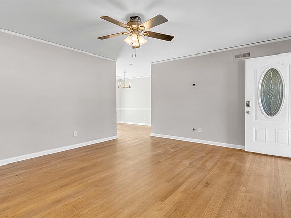 5th image of 4949 Welchshire Ave