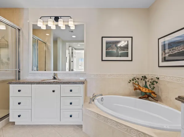 9 Harbour Isle Drive E #103, Fort Pierce, FL 34949