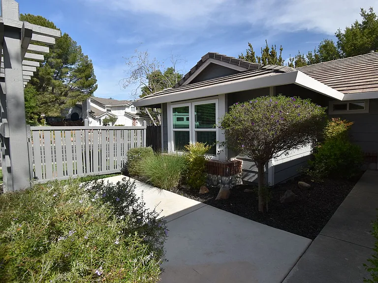 301 Willowood Ct — Photo 9