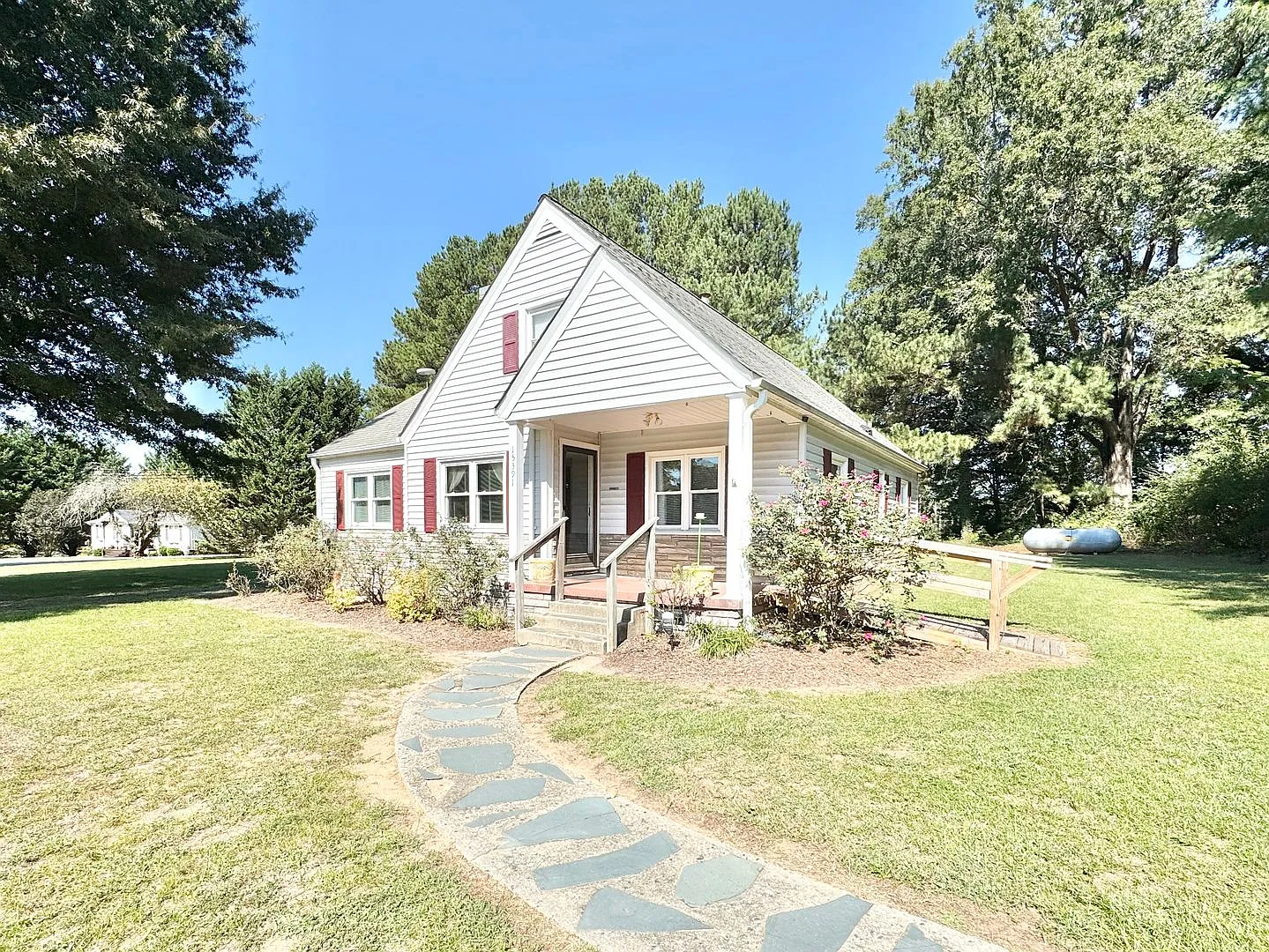 Summerfield 2BR Home with Bonus Space & Storage - Lawncare Included! — Photo 2