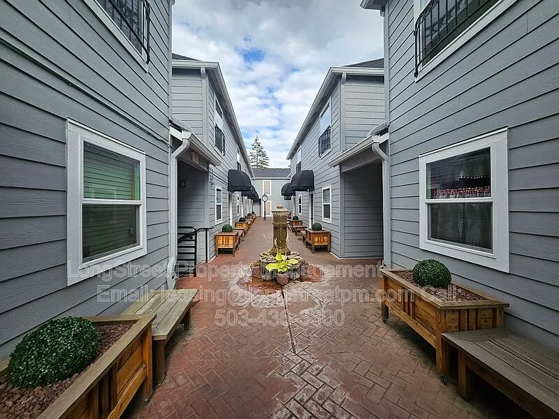 20 SE 172nd Ave #113