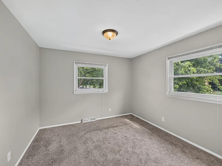 15726 Avalon Ave — Photo 15