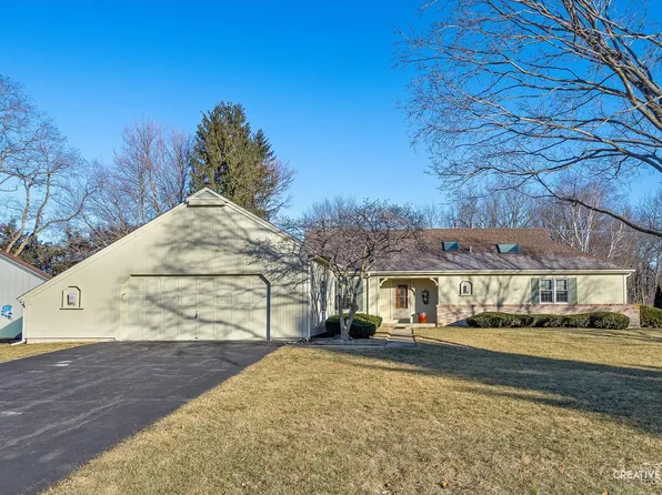 5N962 Kettlehook Ct, St Charles, IL 60175