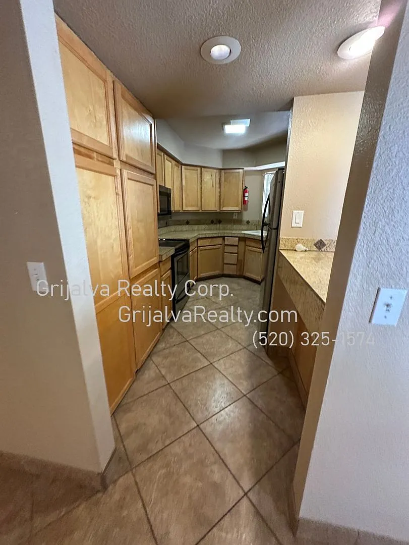 Luxury 2 BR 2 BA Condo in the Heart of the Catalina Foothills (Skyline/Campbell) — Photo 3