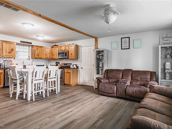 4th image of 816 Pine Cir