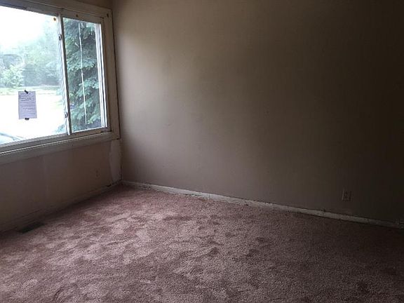 3rd image of 2824 Schrage Ave