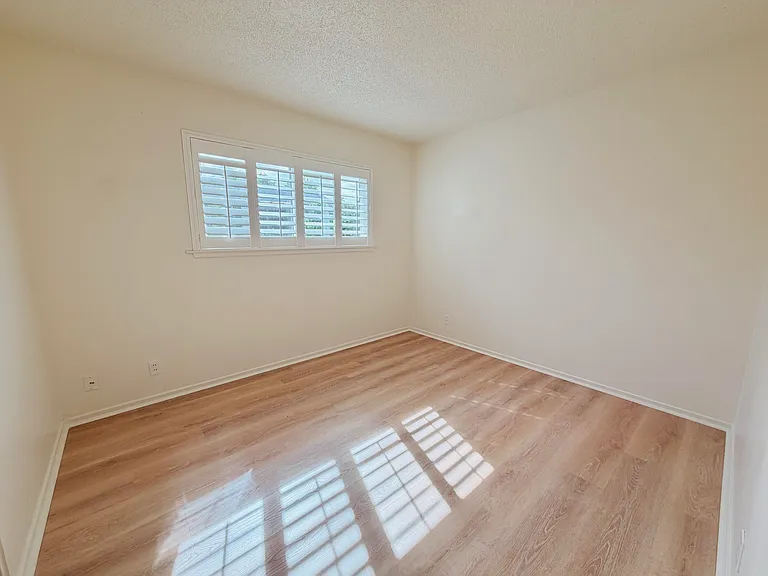 396 N Kellogg Ave — Photo 8