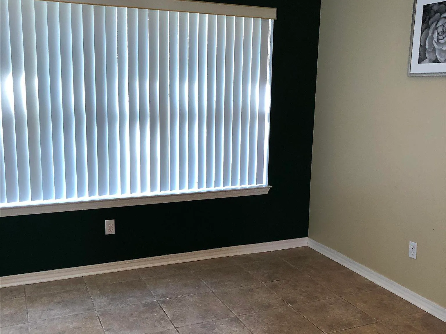 5 bed, 2558 sqft, $1,995 — Photo 4