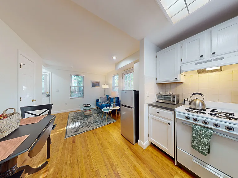 23 Jay St #D — Photo 8