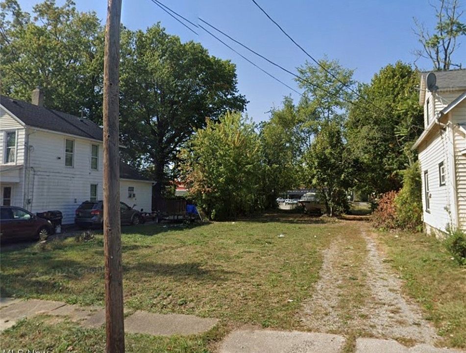 1st image of 2334 Apple Ave