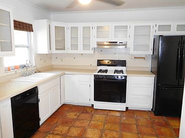3rd image of 1550 Laura St