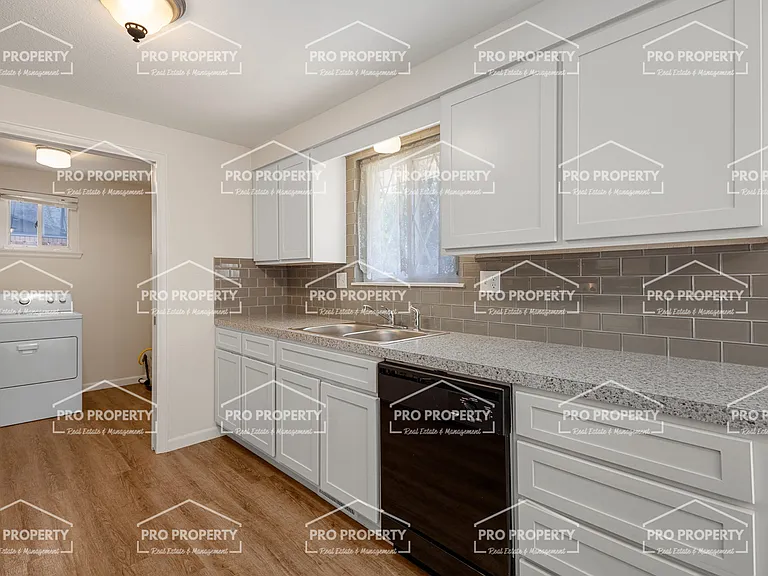 706 W 47th St — Photo 13