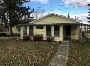 865 Raynor Rd, Dixon, IL 61021