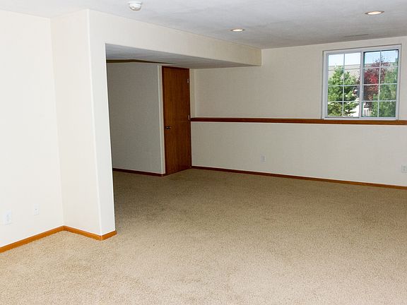 Specious finished basement (could double as 4th Bdr)