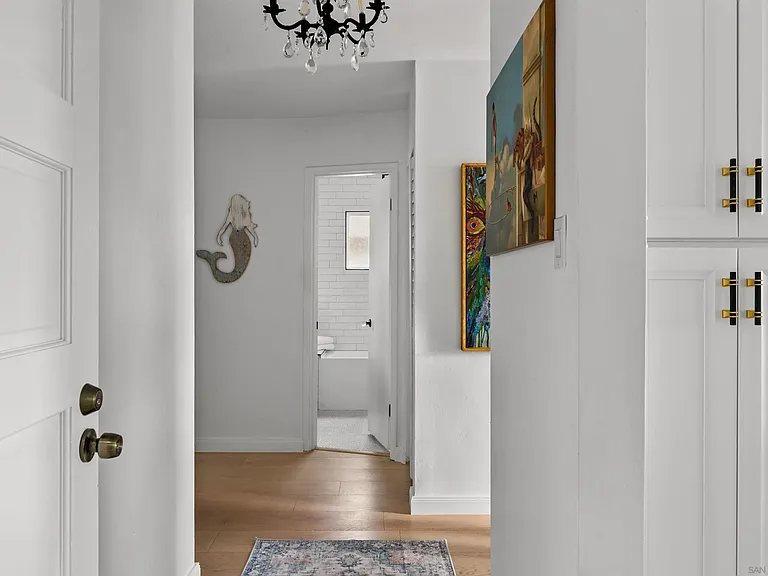 1841 Linwood St — Photo 10