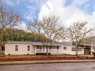 1053 S 58th St, Springfield, OR 97478