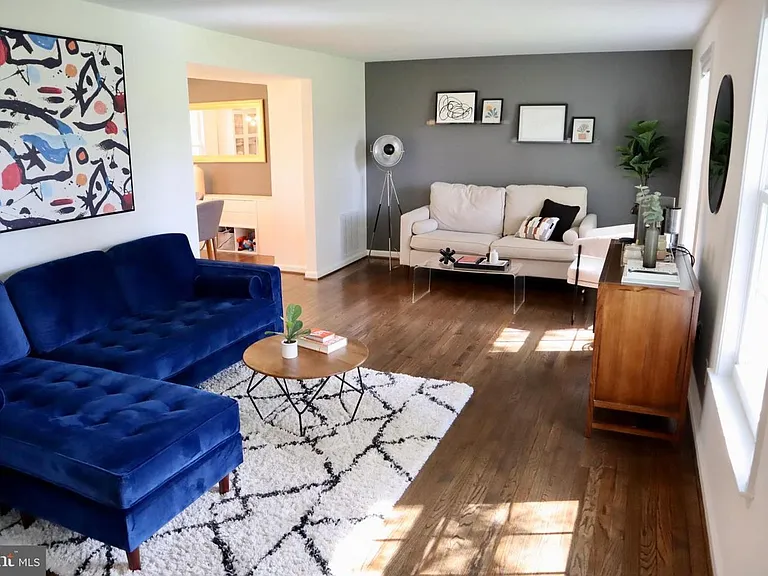 15826 Anamosa Dr — Photo 3