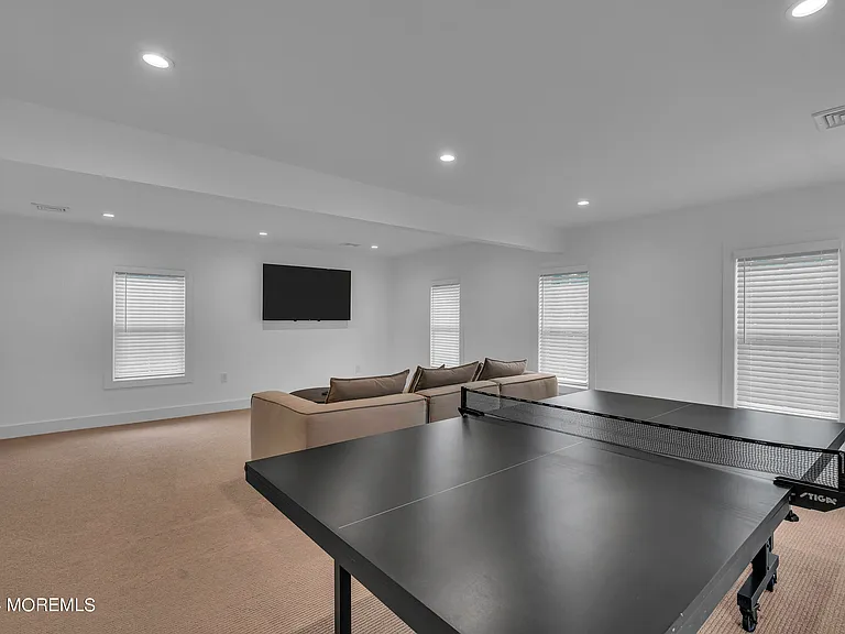 64 Webb Ave — Photo 27