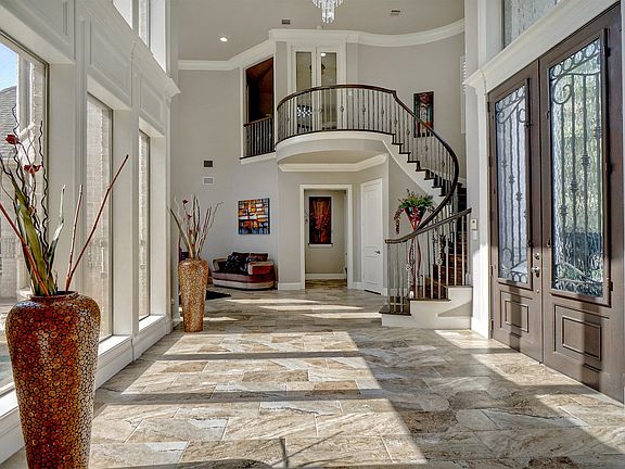 3rd image of 4600 Cresthaven Dr