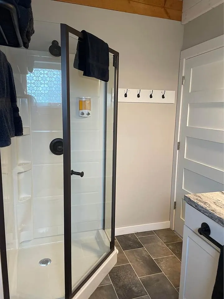 2 bed, $1,300 — Photo 4