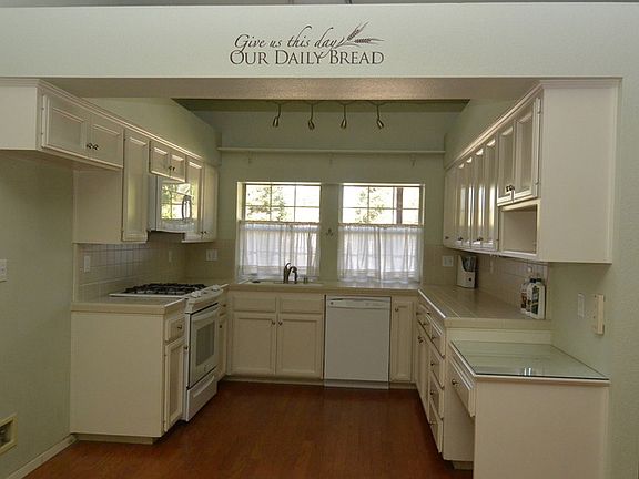 3rd image of 1408 N Alder Ct