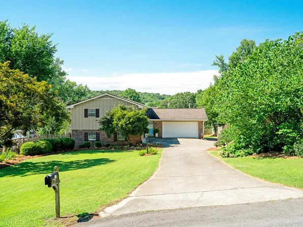 609 Brookview Ln, Dalton, GA 30720