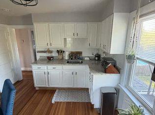 28 Hans St FLOOR 2, Cranston, RI 02910