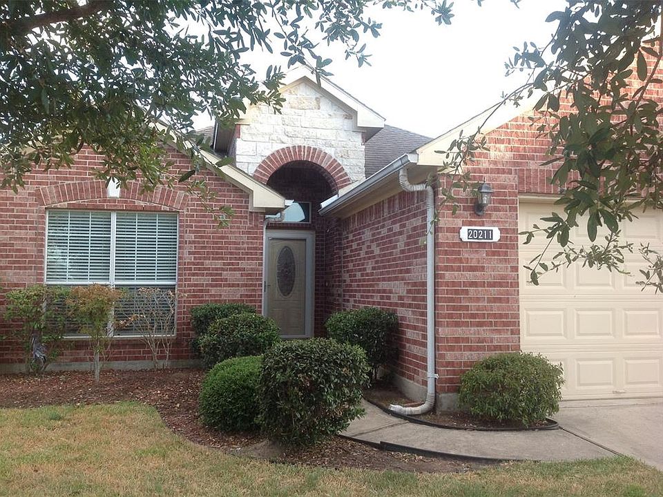 Welcome to 20211 Goss Hollow in the Eagle Ranch West subdivision.