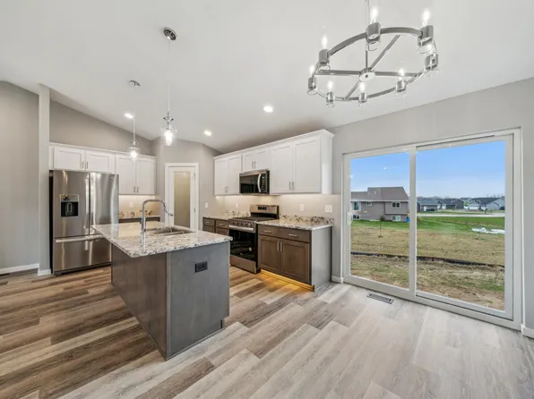 230 Eagle Ridge Dr, Roberts, WI 54023