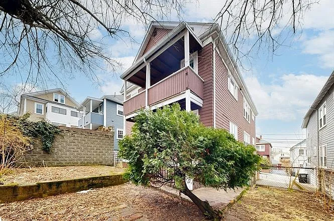 11 Sterling St #11 — Photo 17