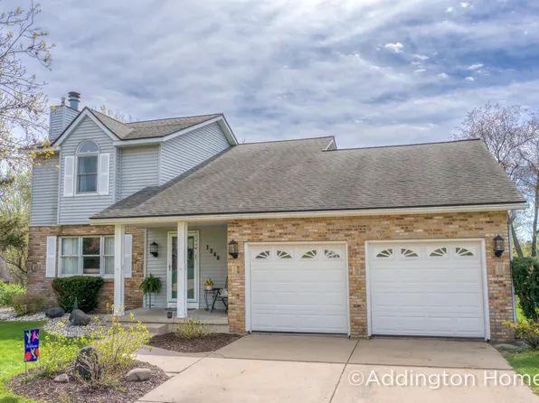 1246 Eastview Ct NW, Grand Rapids, MI 49544
