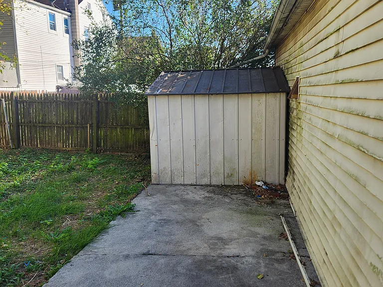 364 N 14th St — Photo 33