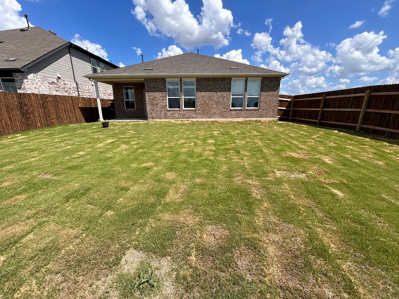 6 bed, 2762 sqft, $3,300 — Photo 3