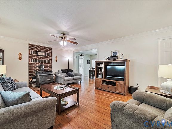 4th image of 2415 Belle Meade Rd