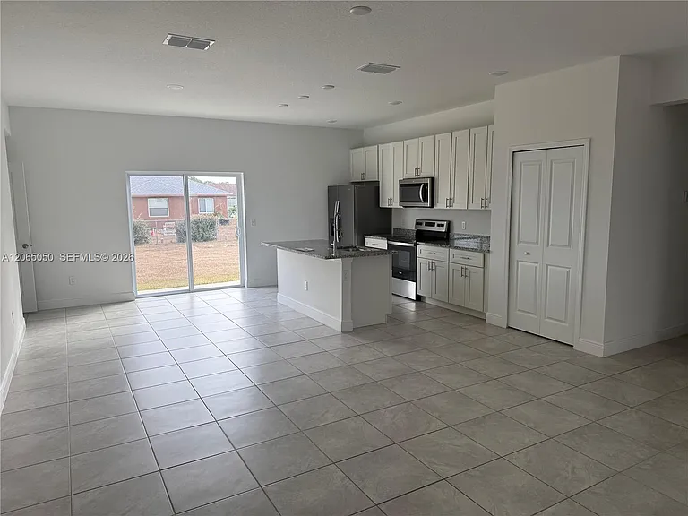 404 Marion Oaks Trl — Photo 3
