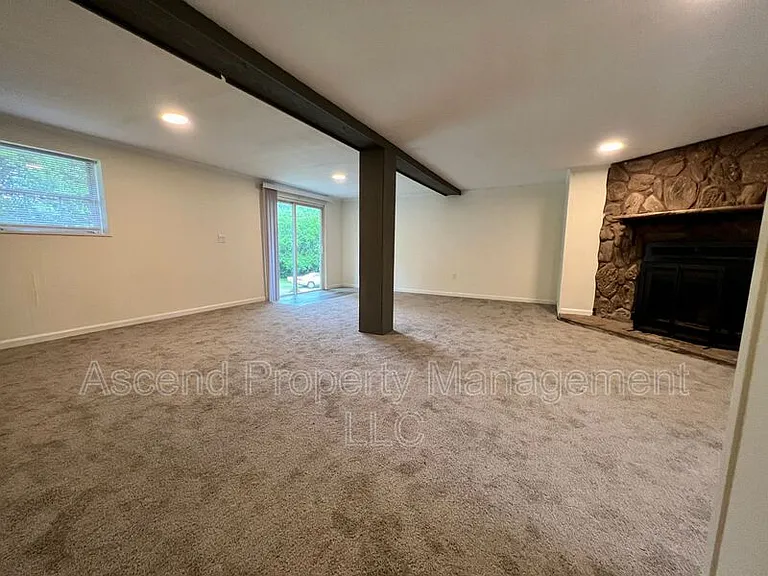 903 Valerie Ln — Photo 14
