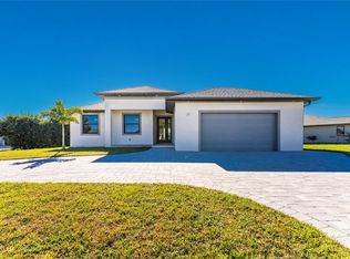 27 Bunker Ct, Rotonda West, FL 33947