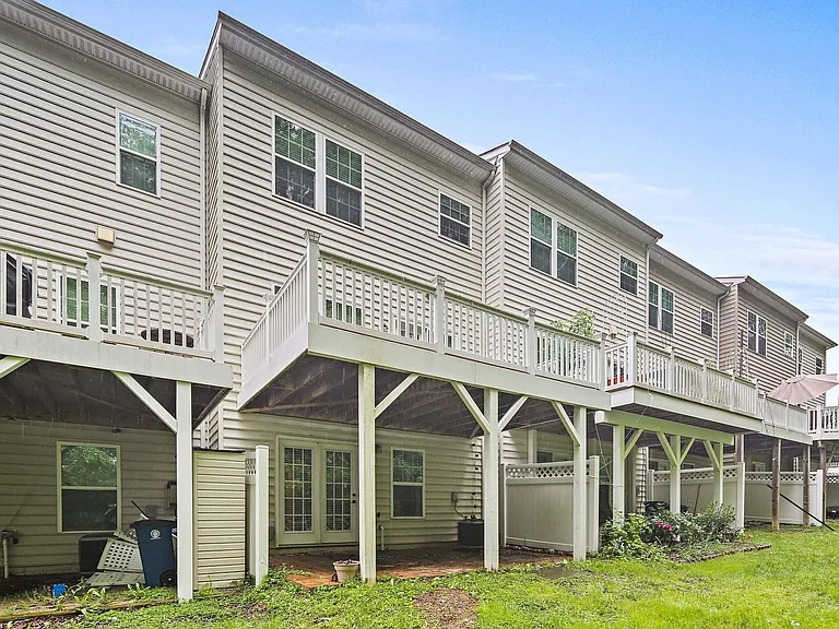 11675 Emerald Green Dr — Photo 28