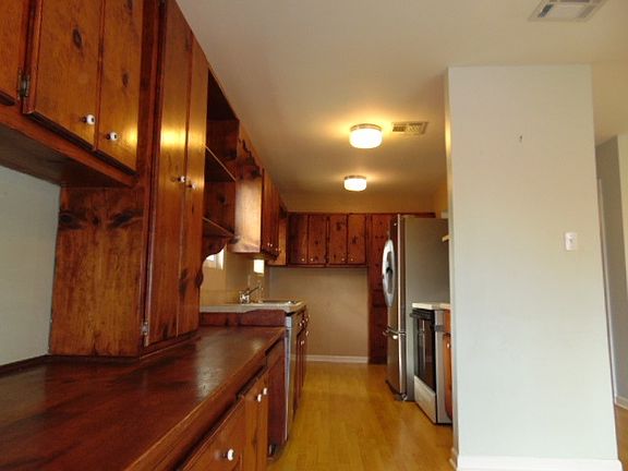 4th image of 1006 Claire Dr