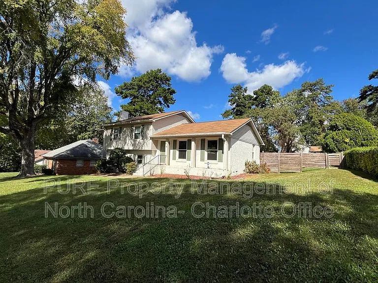 314 Scottridge Dr — Photo 2