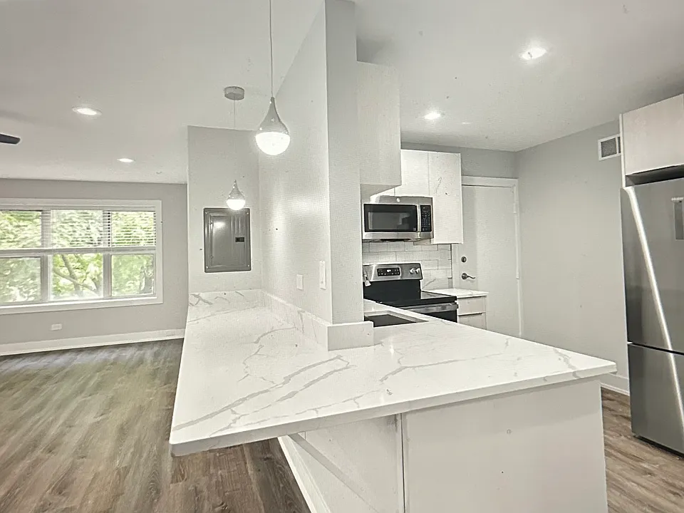 1303 W Estes Ave #2W